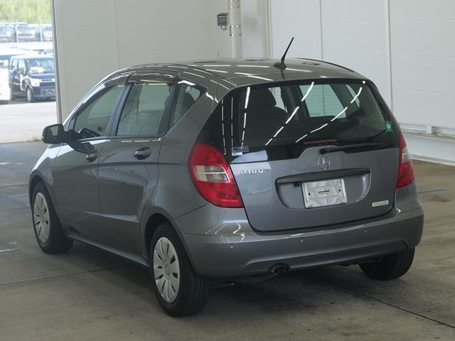 2011 Mercedes-Benz A180 auction photo 2