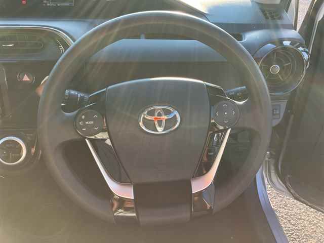 2019 Toyota Aqua S auction photo 3