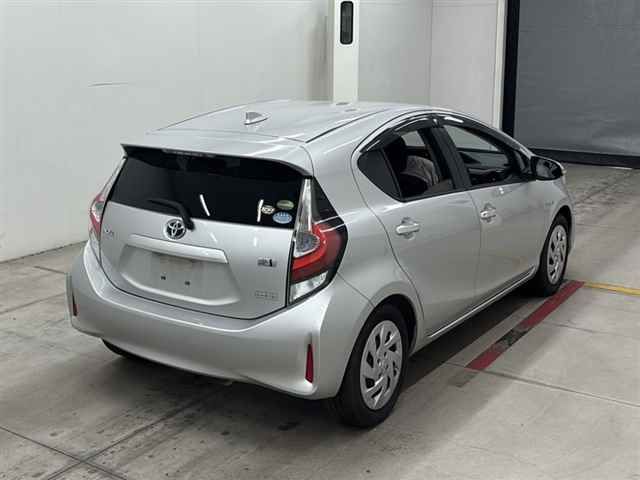 2019 Toyota Aqua S auction photo 5