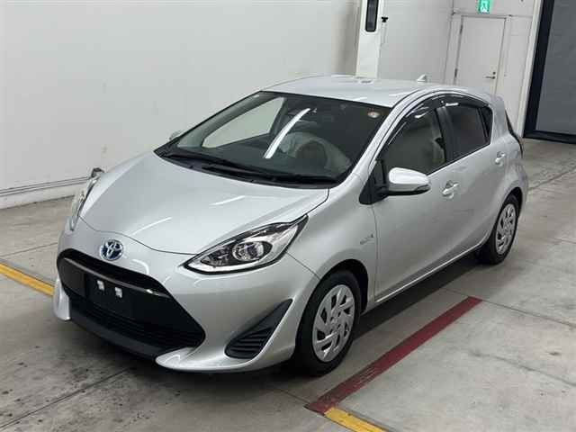 2019 Toyota Aqua S auction photo 4