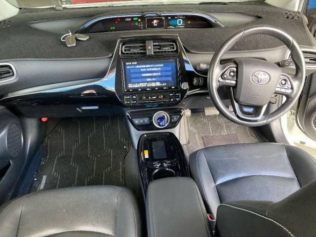 2019 Toyota Prius PHEV Aプレミアム auction photo 2
