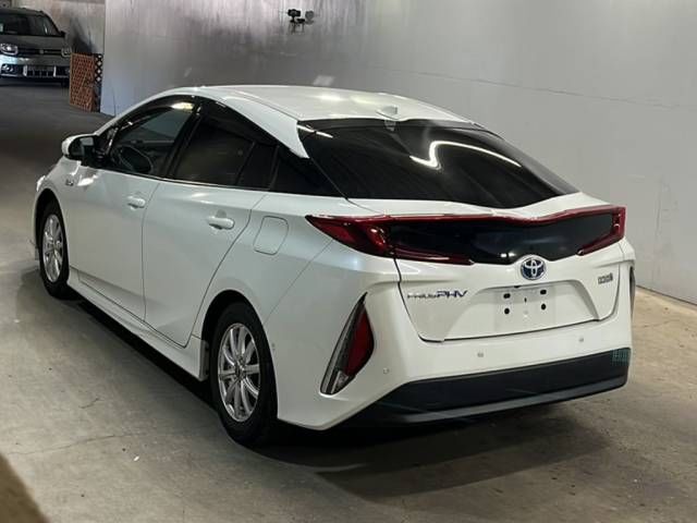 2019 Toyota Prius PHEV Aプレミアム auction photo 3
