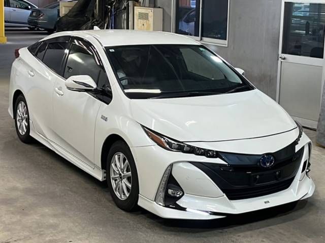 2019 Toyota Prius PHEV Aプレミアム auction photo 4