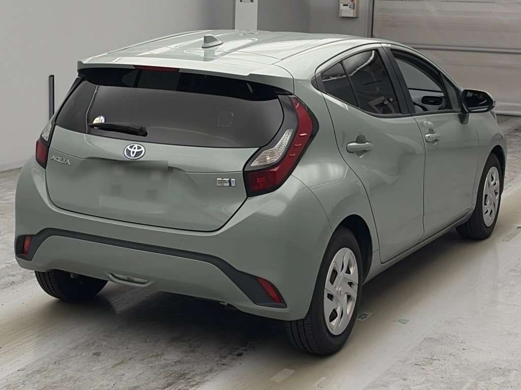 2022 Toyota Aqua X auction photo 2