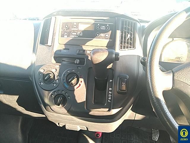 2015 Toyota タウンエース バン 5D 4WD DX 0.7トン auction photo 6