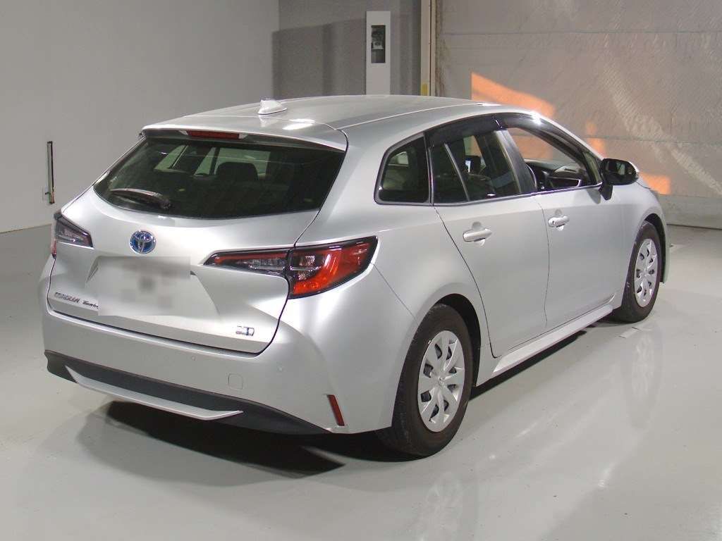 2021 Toyota Corolla Touring ハイブリッド G-X auction photo 2