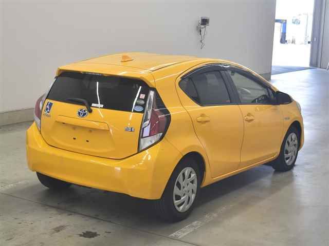 2015 Toyota Aqua S auction photo 5