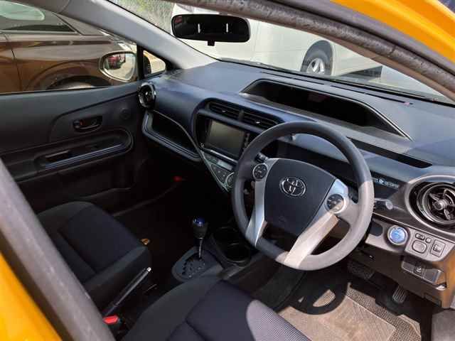 2015 Toyota Aqua S auction photo 3