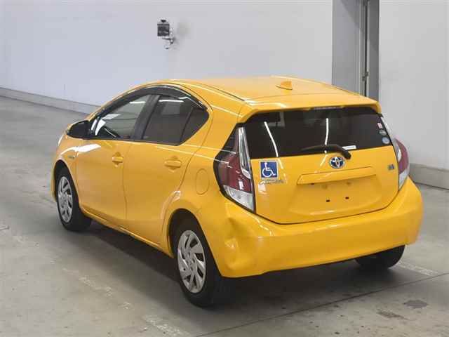 2015 Toyota Aqua S auction photo 2
