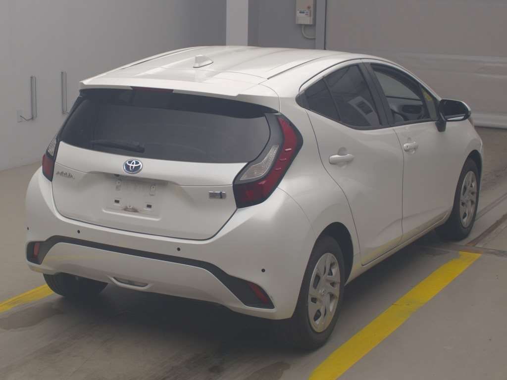 2022 Toyota Aqua X auction photo 2