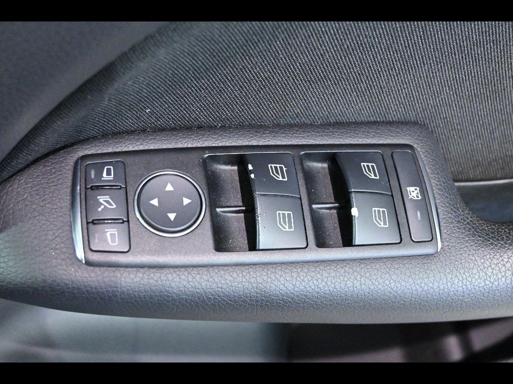 2012 Mercedes-Benz B-Class B180 BlueEFFICIENCY auction photo 12