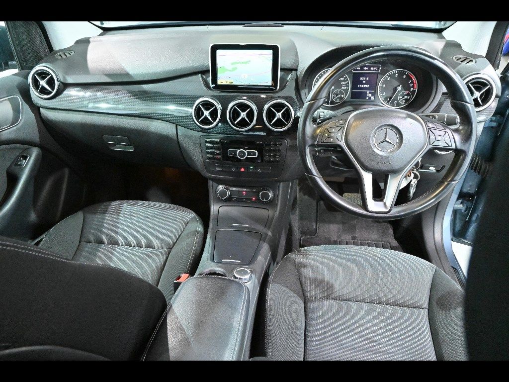 2012 Mercedes-Benz B-Class B180 BlueEFFICIENCY auction photo 3