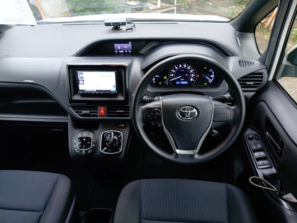 2021 Toyota Noah auction photo 3