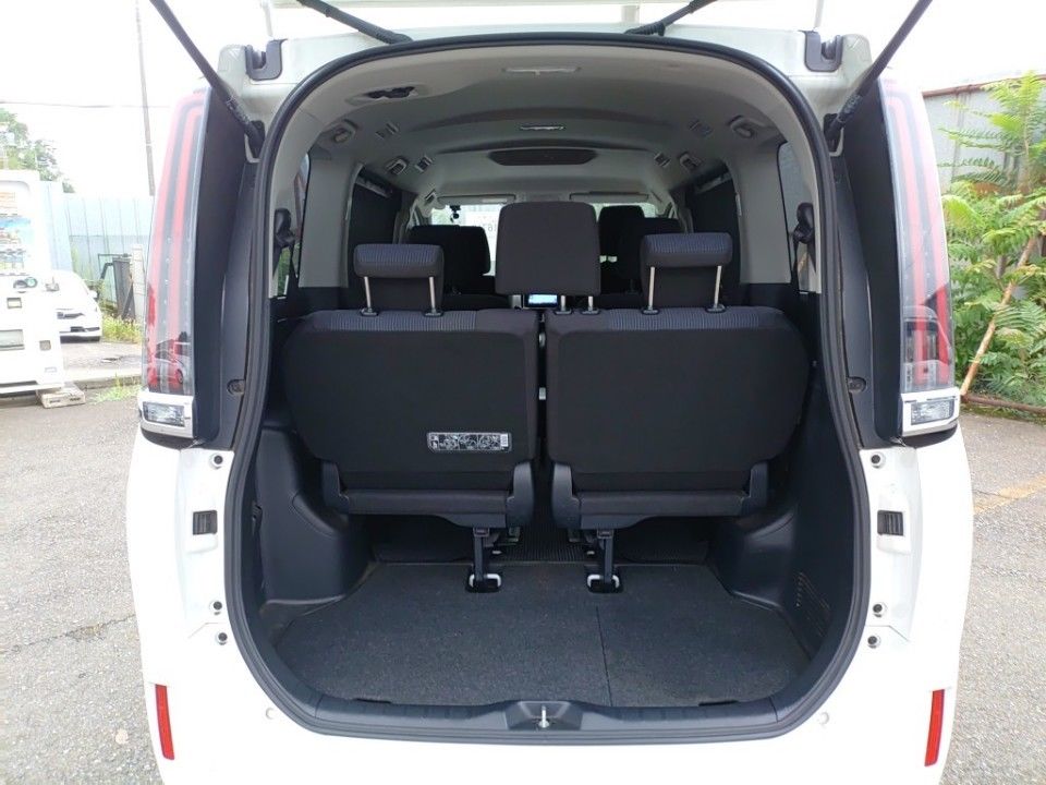 2021 Toyota Noah auction photo 8