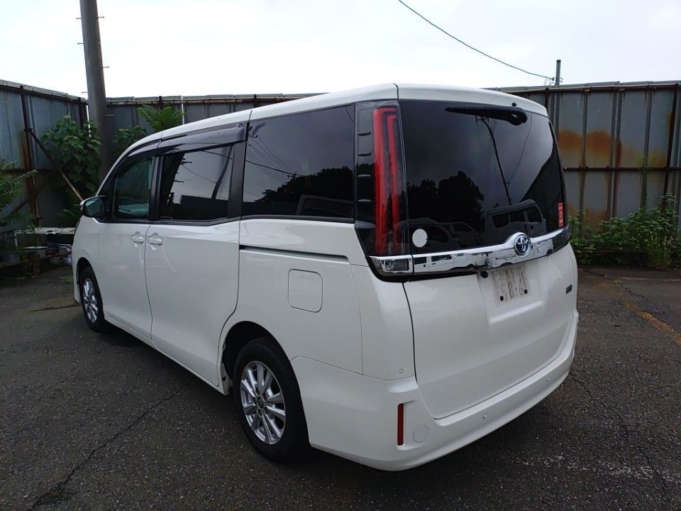 2021 Toyota Noah auction photo 6