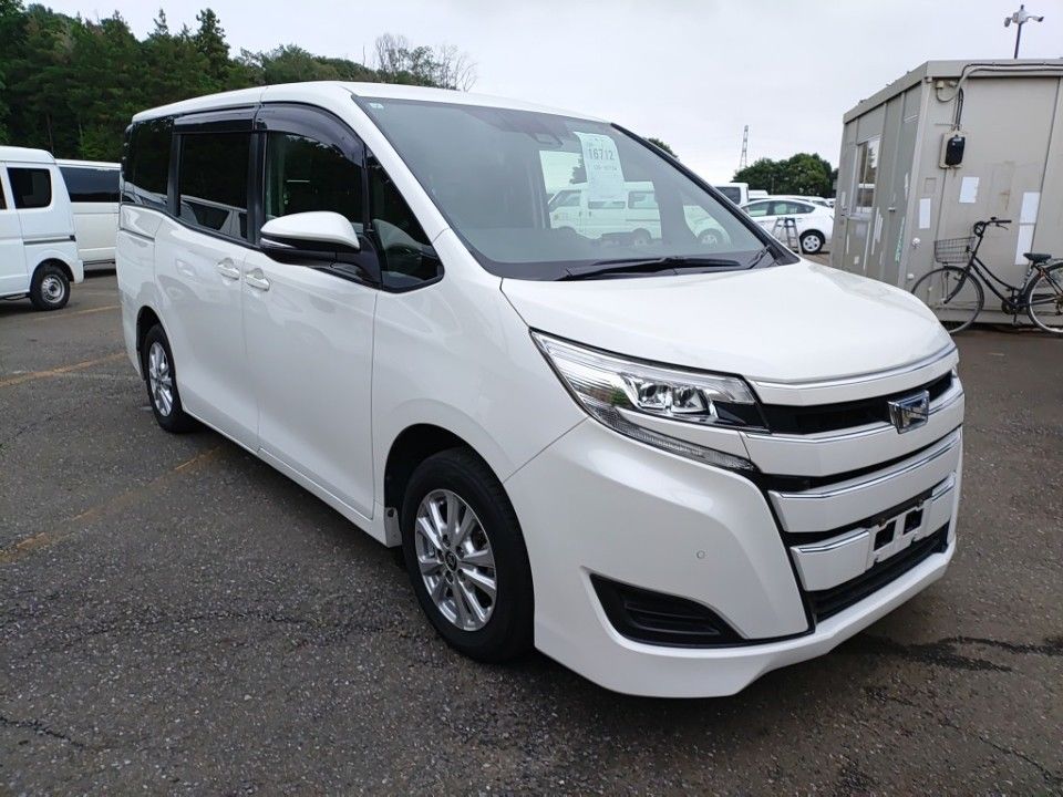 2021 Toyota Noah auction photo 4