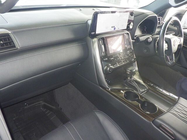 2022 Lexus LX LX600 Executive 4WD auction photo 3