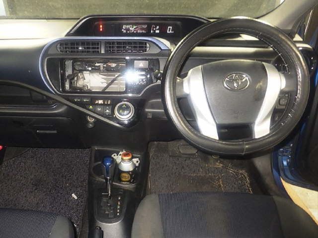 2015 Toyota Aqua S auction photo 3