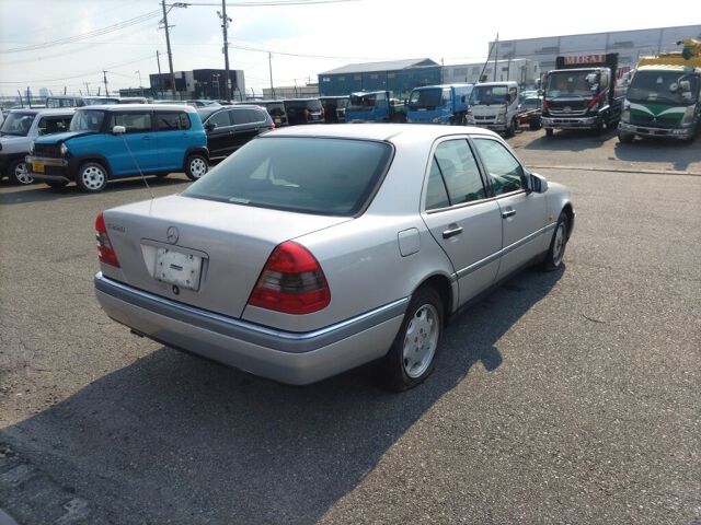 1995 Mercedes-Benz C-Class C220 auction photo 5