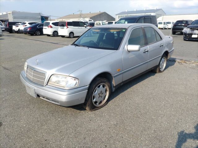 1995 Mercedes-Benz C-Class C220 auction photo 4
