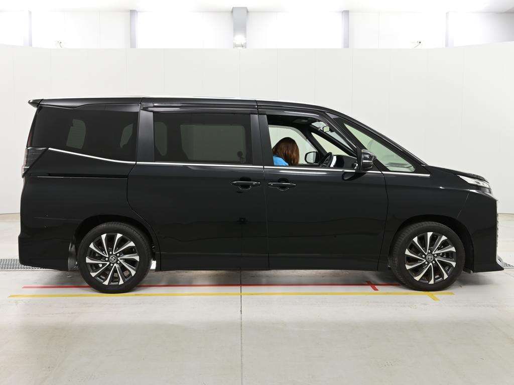 2023 Toyota Voxy ハイブリッドS-Z auction photo 3