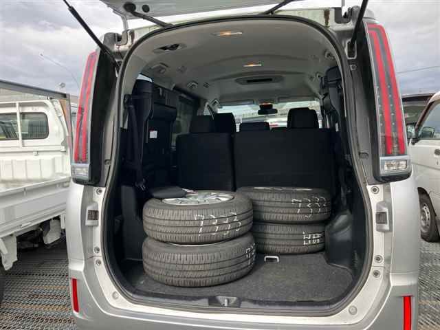 2020 Toyota Noah X 4WD auction photo 10