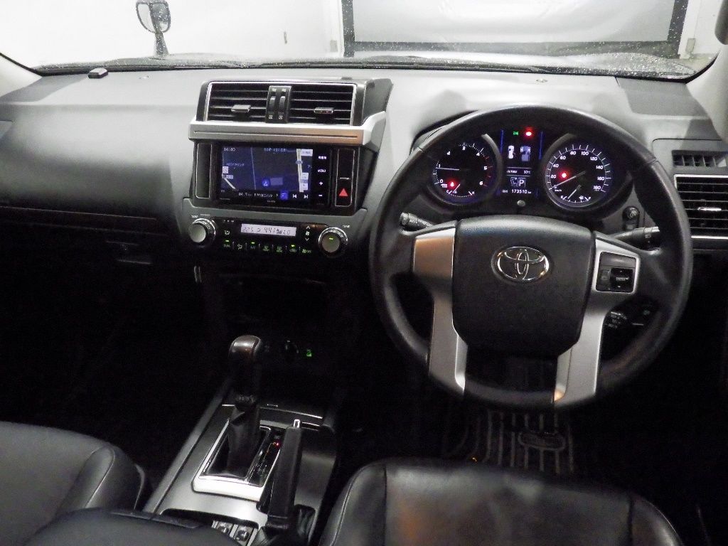 2017 Toyota Land Cruiser Prado TX Lパッケージ 7人 auction photo 3