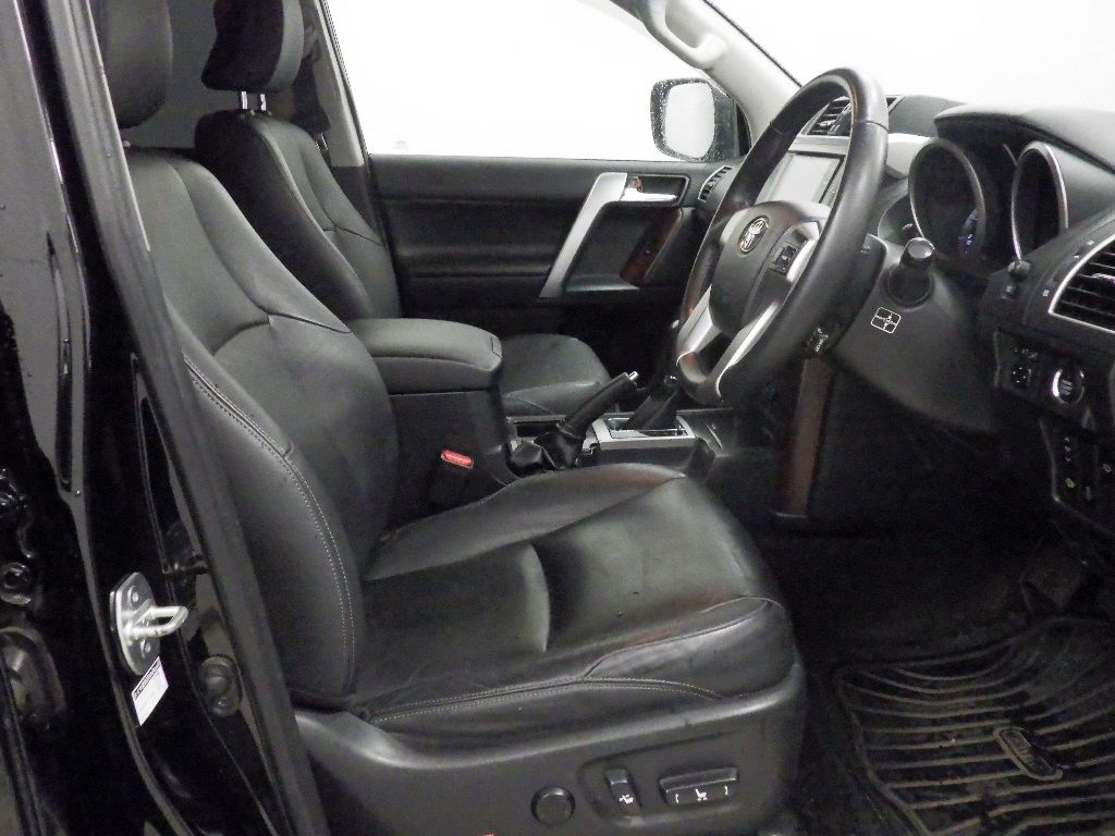 2017 Toyota Land Cruiser Prado TX Lパッケージ 7人 auction photo 6