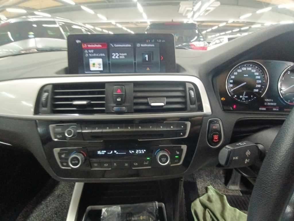 2019 BMW 1 Series 118d ファッショニスタ auction photo 11