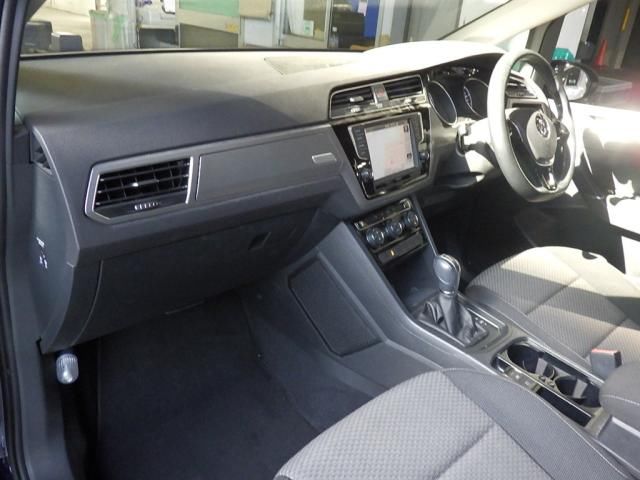 2017 Volkswagen VW ゴルフ トゥーランTSI コンフォートL auction photo 2