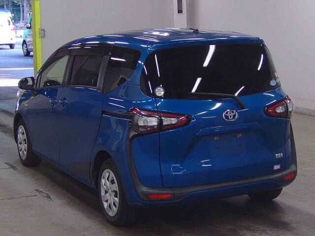 2017 Toyota Sienta ハイブリッドG auction photo 2