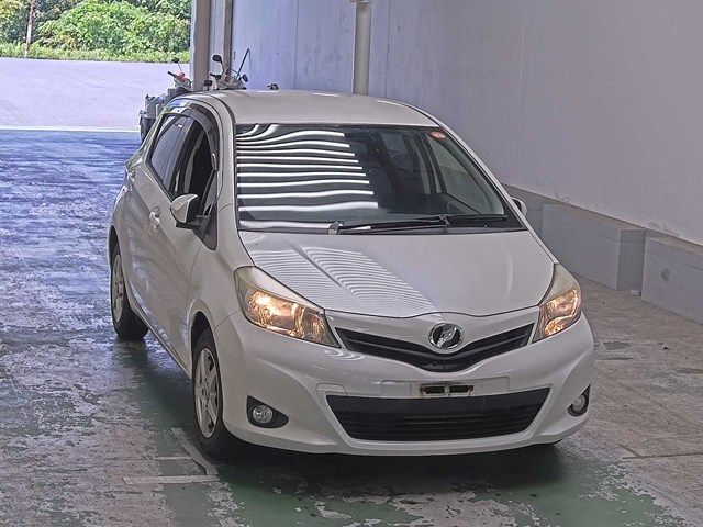 2014 Toyota Vitz F スマイルエディション Japan auction vehicle