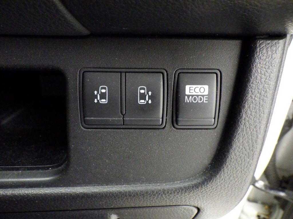 2012 Nissan Serena 4WD Highway Star V Selection auction photo 8