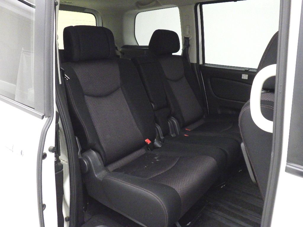 2012 Nissan Serena 4WD Highway Star V Selection auction photo 7
