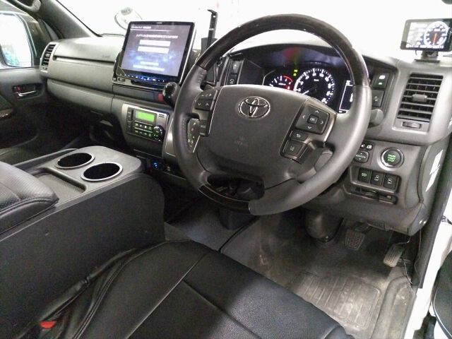 2023 Toyota Hiace LスーパーGLダーク2 4WD auction photo 3