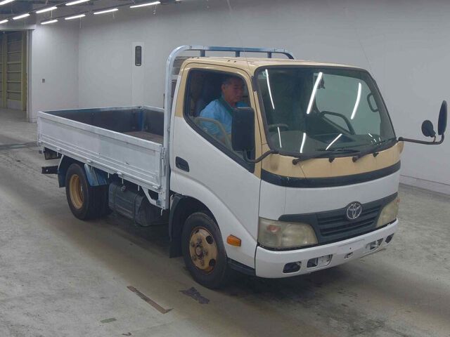 Japan Auction Vehicles 8 2010 Toyota Dyna auction photo