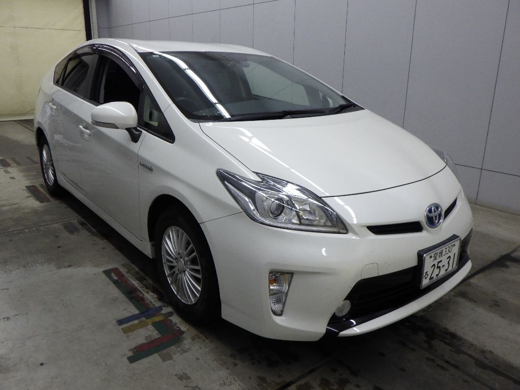 Japan Auction Vehicles 11 2015 Toyota Prius G auction photo