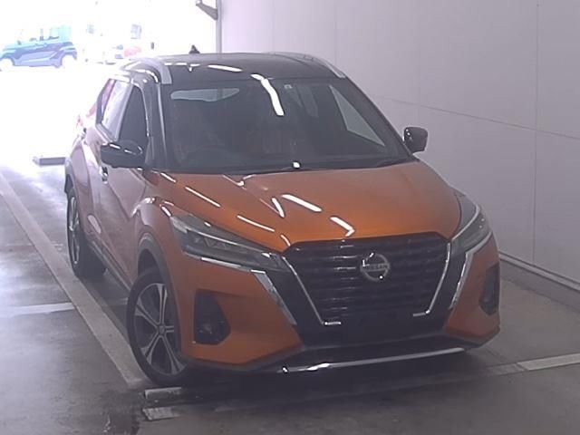 2021 Nissan Kicks X Two-tone interior Japan auction vehicle