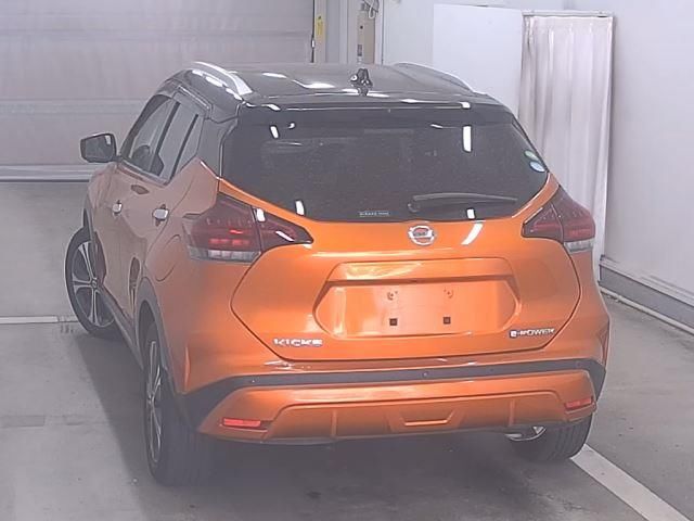 2021 Nissan Kicks X Two-tone interior auction photo 2