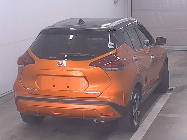 2021 Nissan Kicks X Two-tone interior auction photo 4