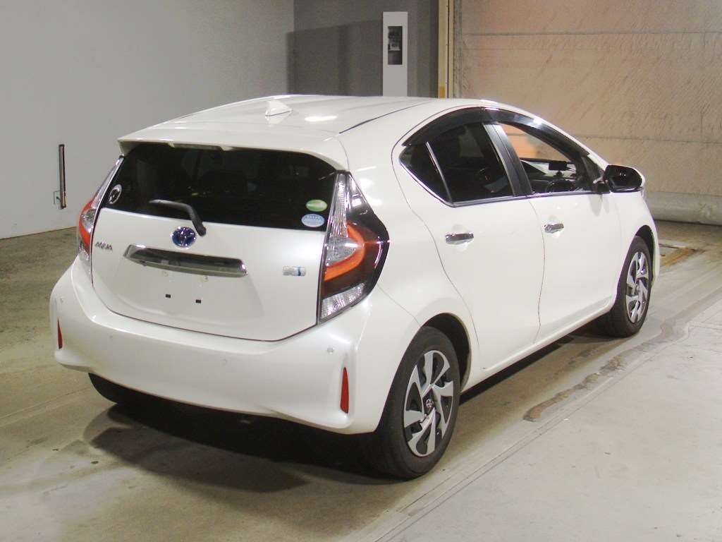 2020 Toyota Aqua Sスタイルブラック auction photo 2