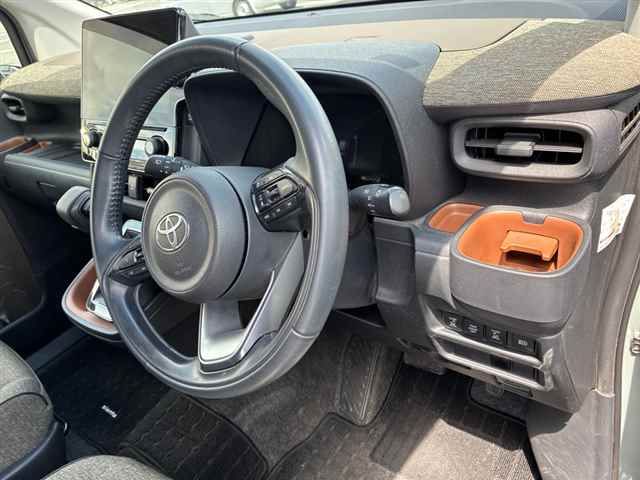 2023 Toyota Sienta Z auction photo 3