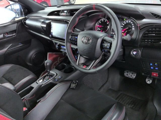 2024 Toyota Hilux Z GR Sport 4WD auction photo 6