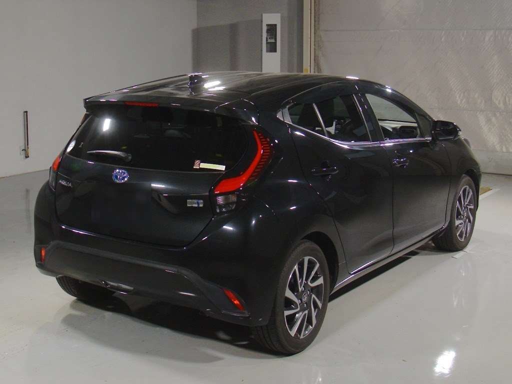 2021 Toyota Aqua Z auction photo 2