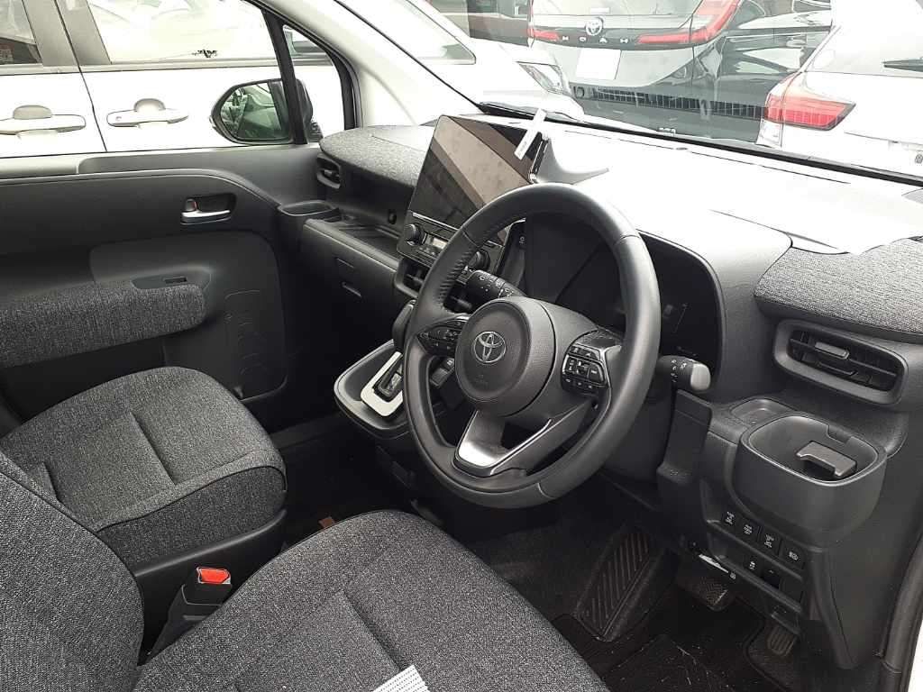 2023 Toyota Sienta Hybrid Z auction photo 9