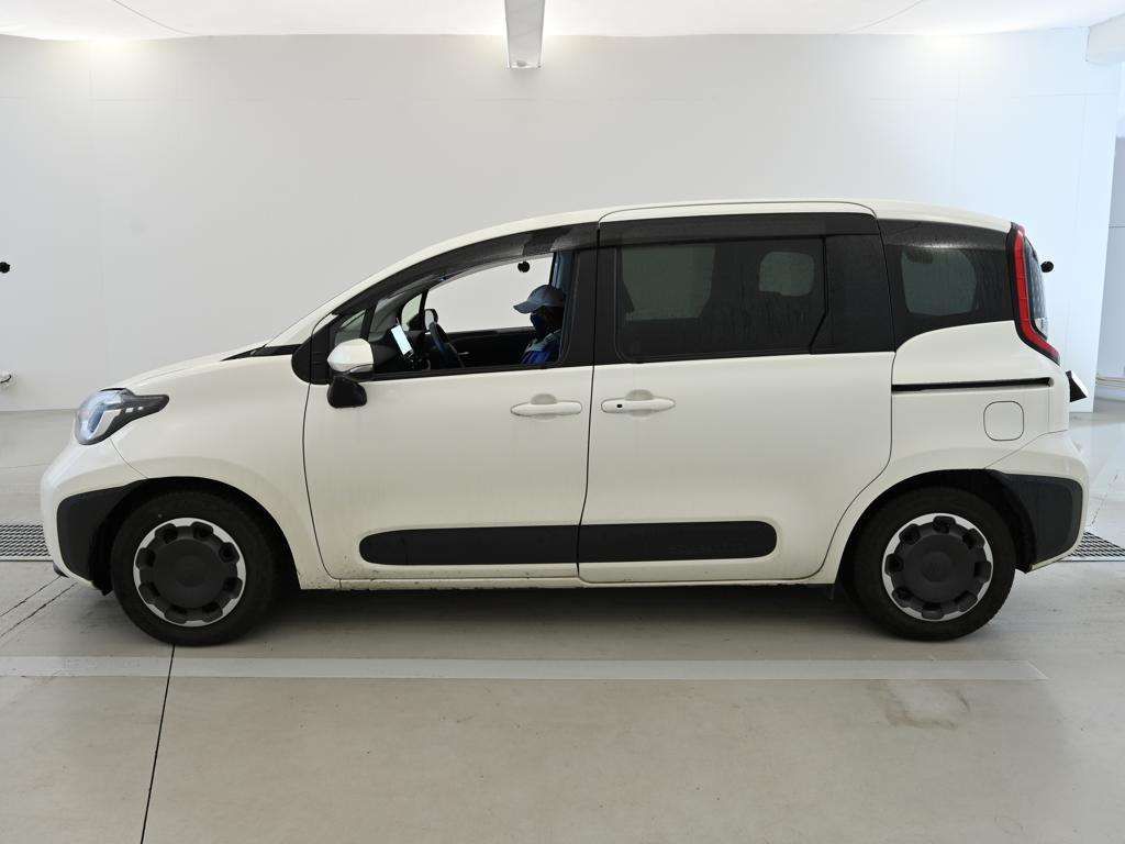 2023 Toyota Sienta Hybrid Z auction photo 4