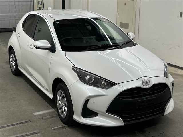Japan Auction Vehicles 10 2023 Toyota Yaris G 4WD auction photo