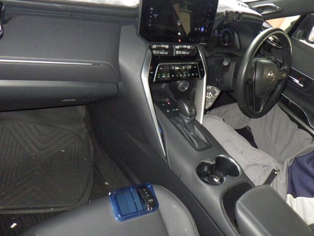 2024 Toyota Harrier Z auction photo 3