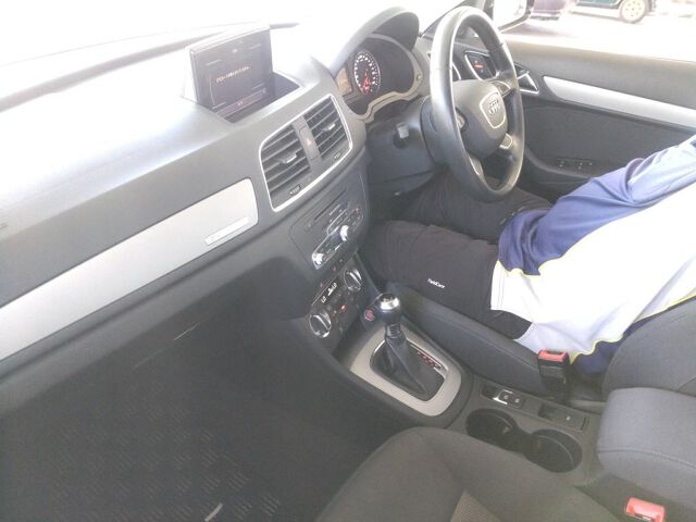 2014 Audi Q3 2.0TFSIクワ170P 4WD auction photo 3