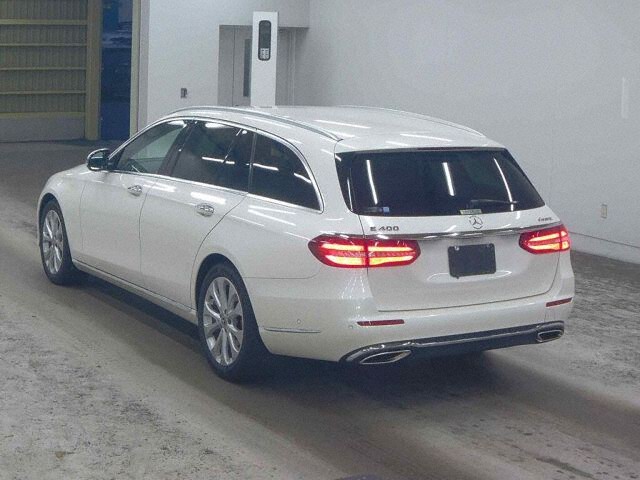 2017 Mercedes-Benz E-Class Station Wagon E400 4M Excursion 4WD auction photo 2